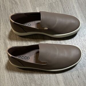 Ecco Women's Tan Slip-On Flats